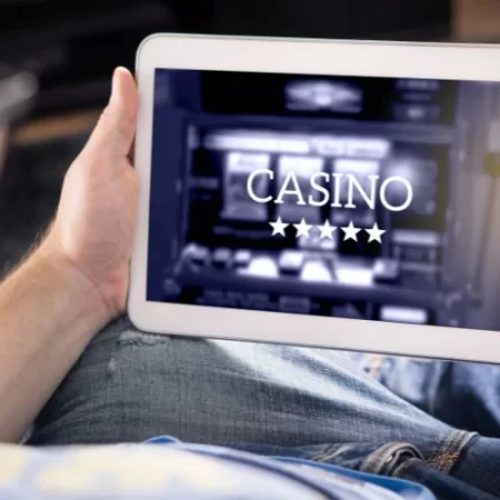 Chơi casino trực tuyến trên điện thoại cần chú ý điều gì?